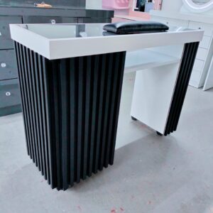 mesa lambrín cubierta de vidrio ahumado