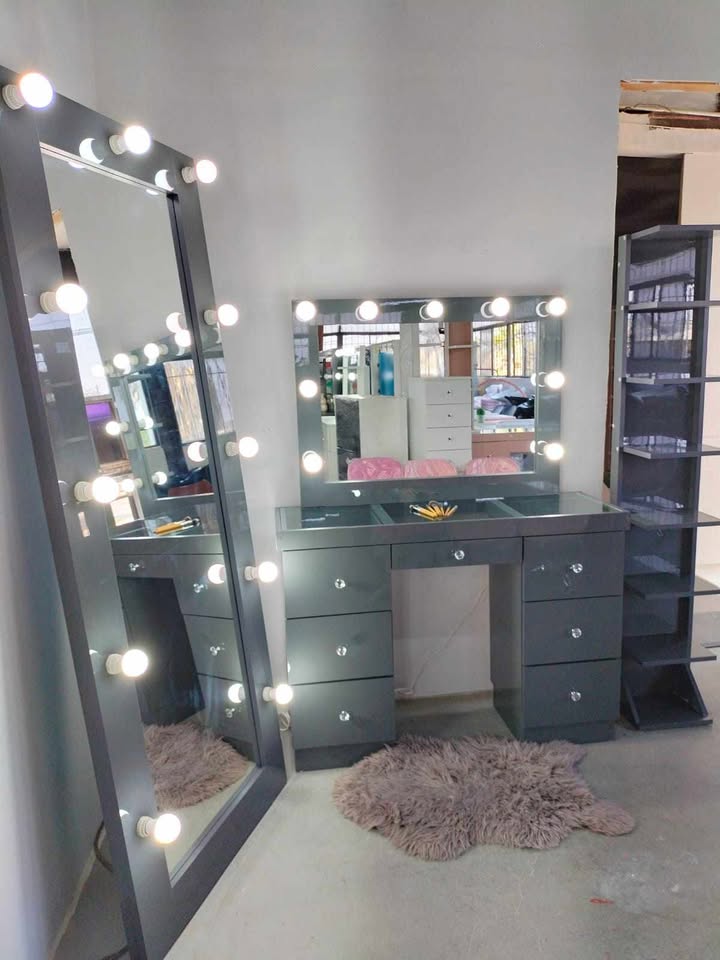 vanity con cubierta de cristal